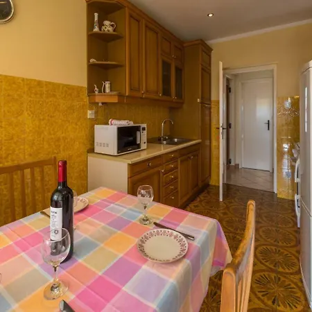 Apartment Antony 1 *